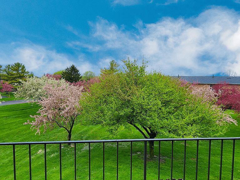 902 Wallington Cir photo 3