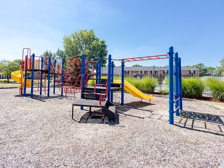 902 Wallington Cir photo 6