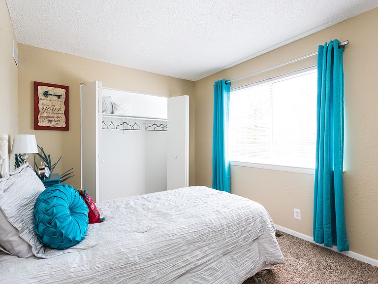 2601 Morning Star Ln