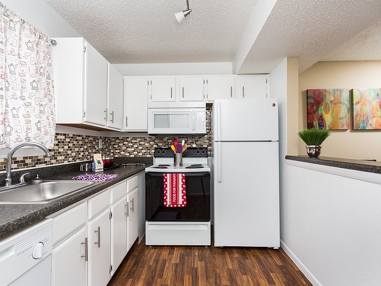 2601 Morning Star Ln photo 4