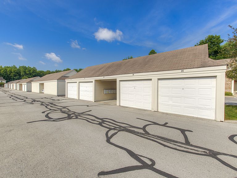 1930 Ashley Way photo 2