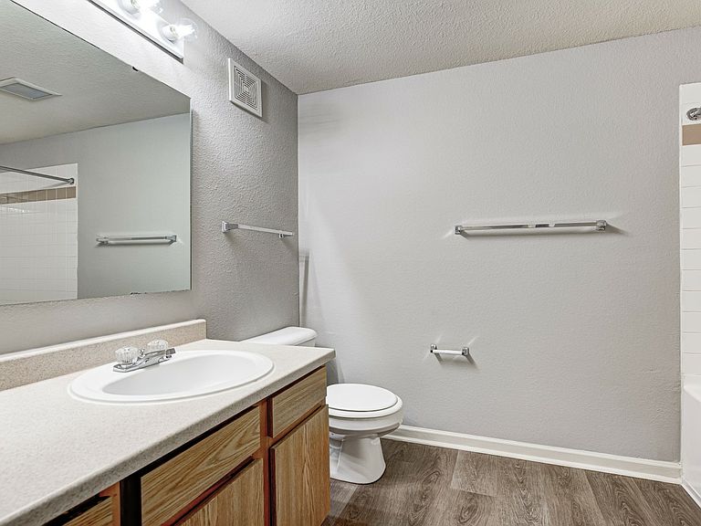 1930 Ashley Way photo 3