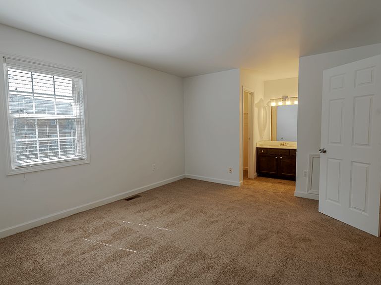 808 Clubhouse Dr W photo 4