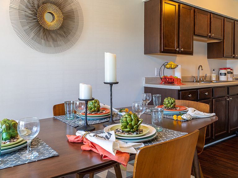 808 Clubhouse Dr W photo 7