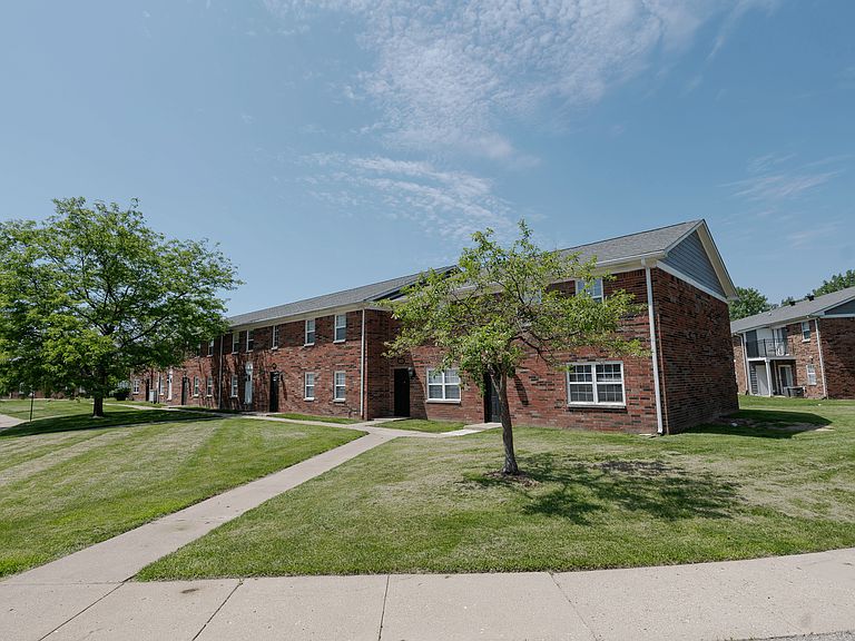 808 Clubhouse Dr W photo 8