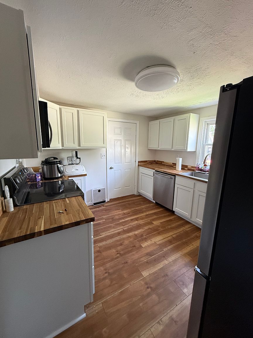 509 1/2 Walnut St photo 2