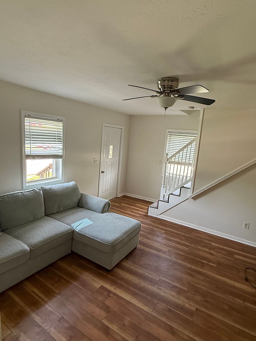 509 1/2 Walnut St photo 5