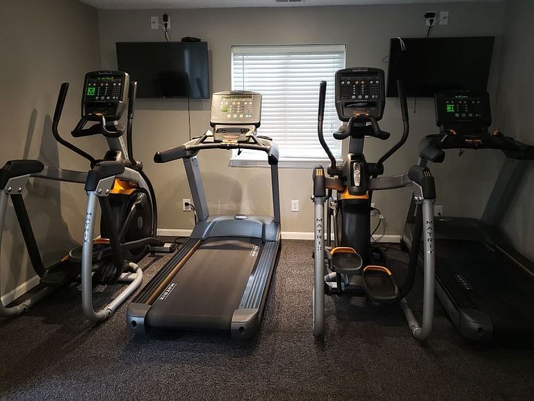 314 Great Lakes Dr photo 2