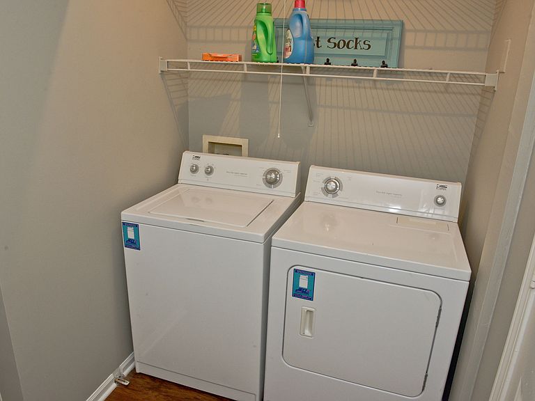 314 Great Lakes Dr photo 3