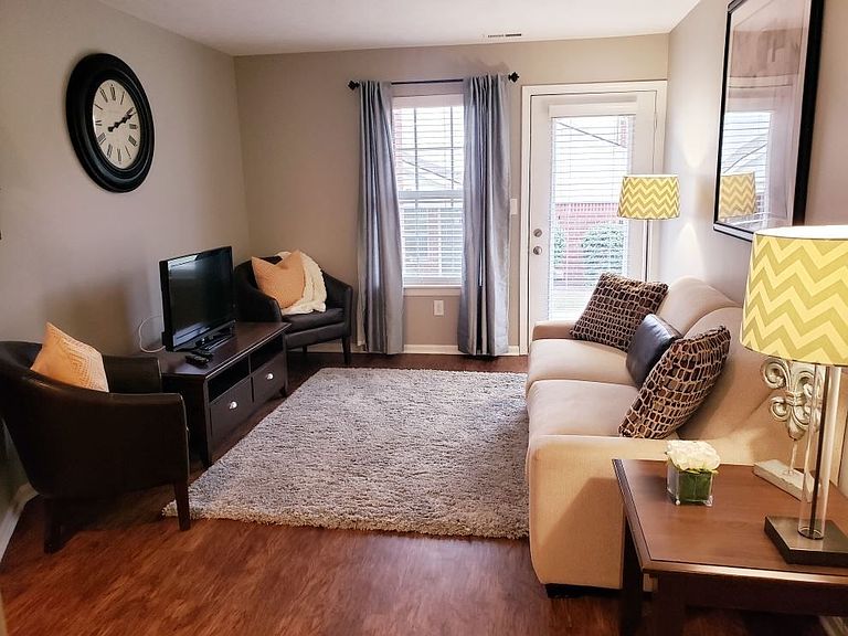 314 Great Lakes Dr photo 4