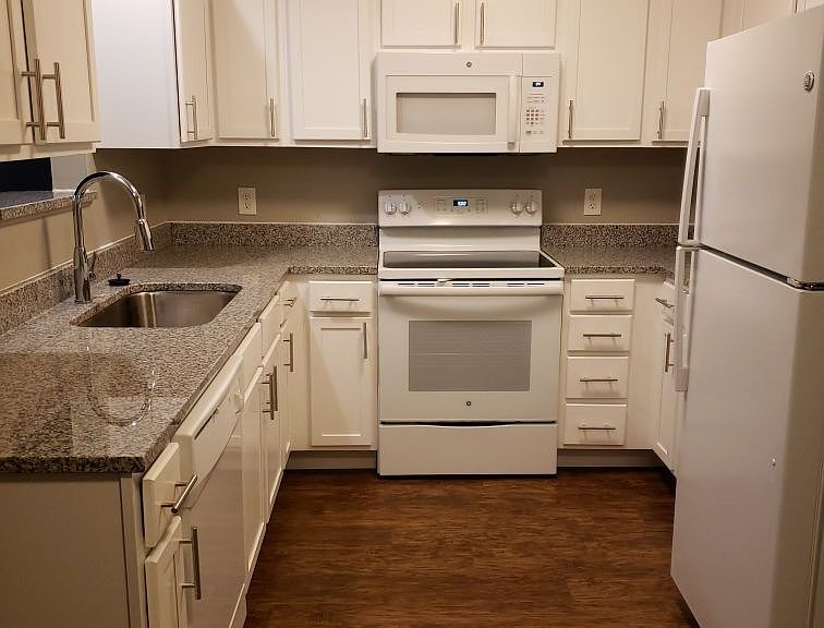 314 Great Lakes Dr photo 6