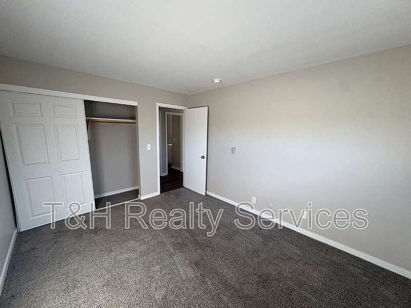 1142 Evans Ave APT 3 photo 3