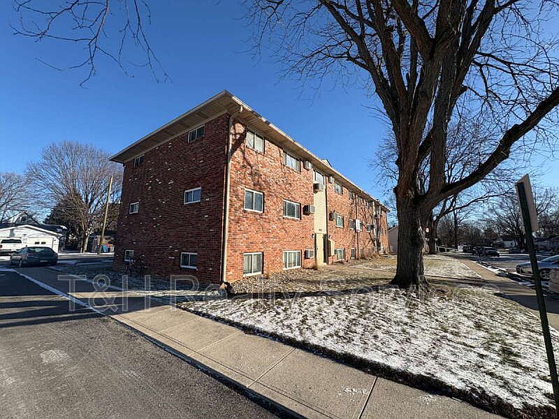 1142 Evans Ave APT 3 photo 4