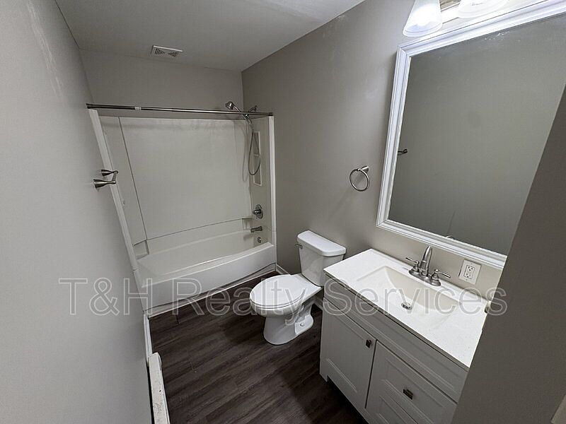 1142 Evans Ave APT 3 photo 6