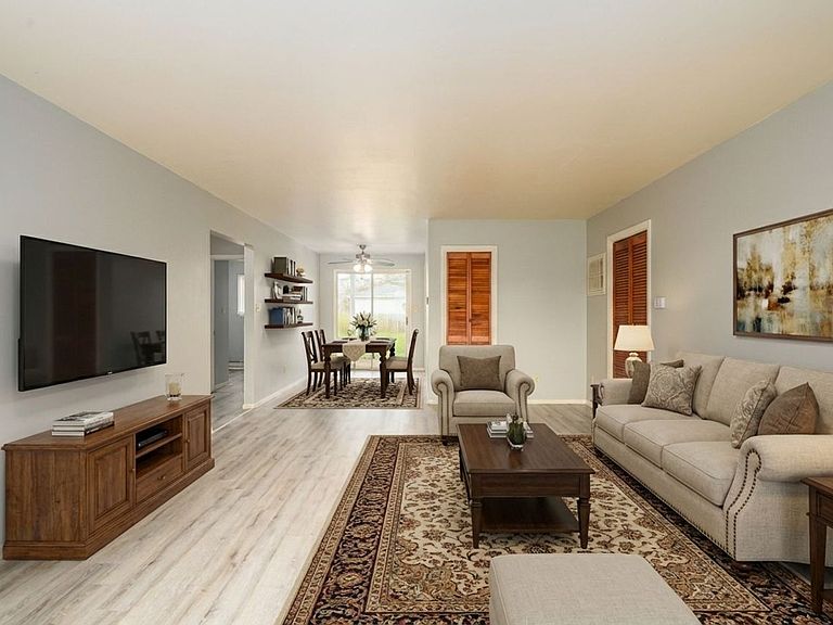 1005 N Park Forest Dr photo 2