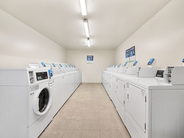 2111 W Frederick Dr photo 8