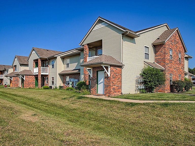 717 E Hunters Run Dr photo 7