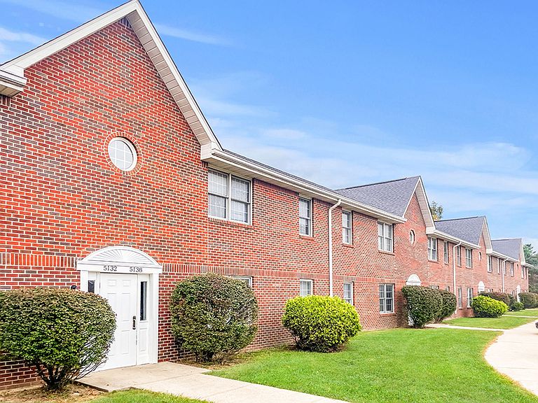 5000 Prestwick Sq photo 2