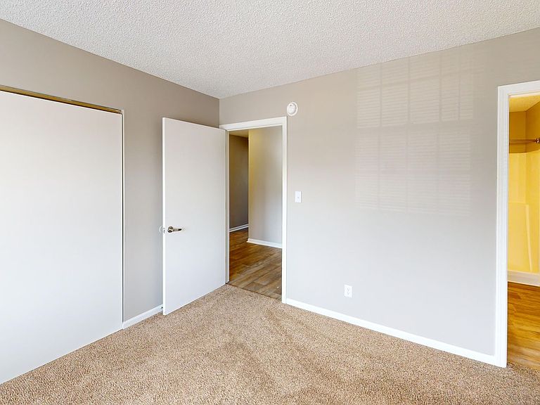 5000 Prestwick Sq photo 5