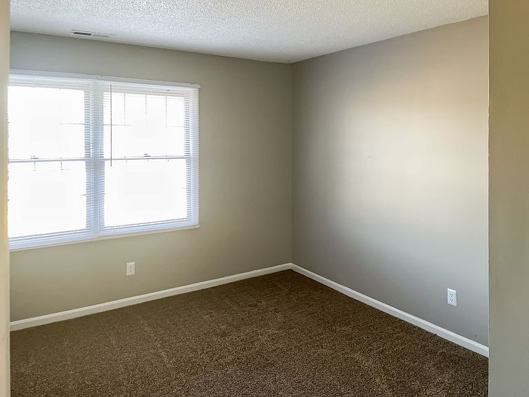 5000 Prestwick Sq photo 6