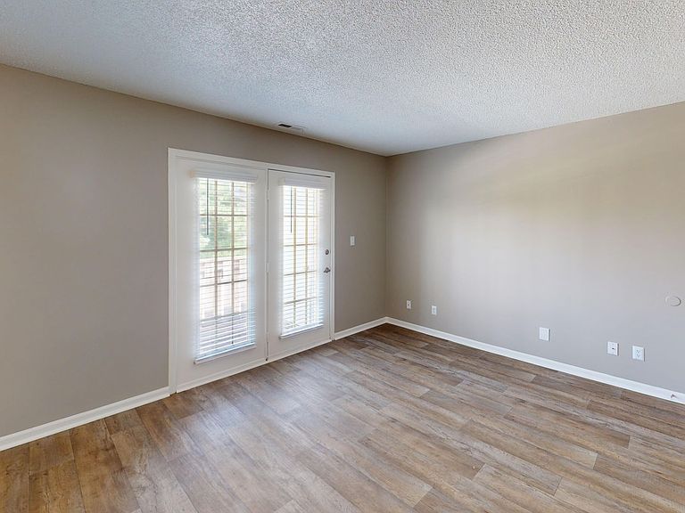 5000 Prestwick Sq photo 8