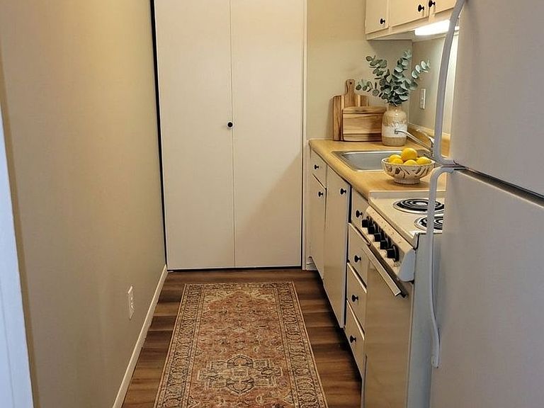 1315 N Beckford Pl photo 2