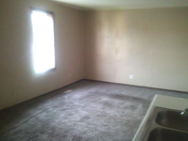 1020 W 3rd St APT 4 photo 2