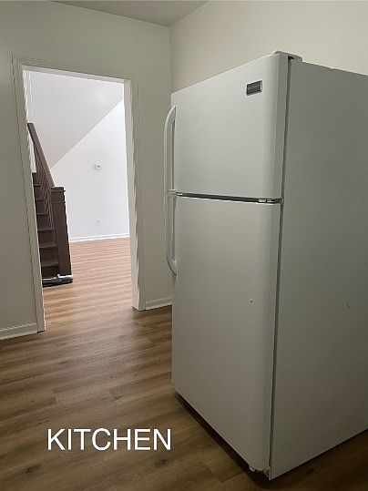 219 E 13th St photo 4