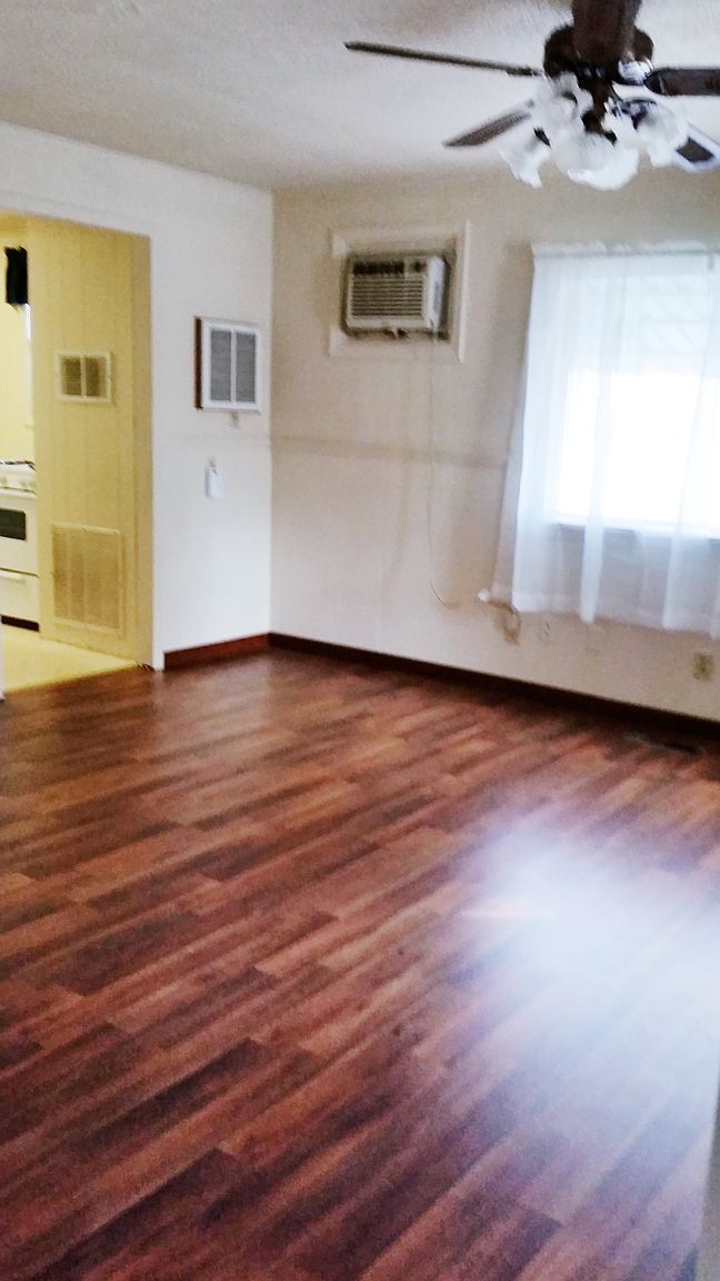 906 W 3rd St APT A photo 4