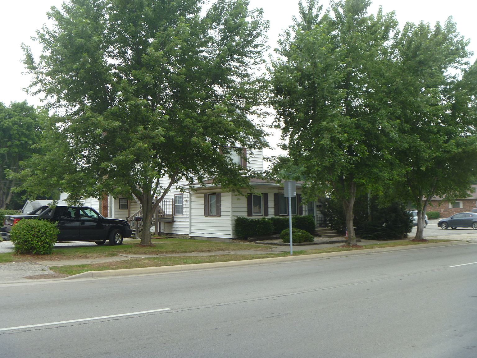 906 W 3rd St APT A photo 6