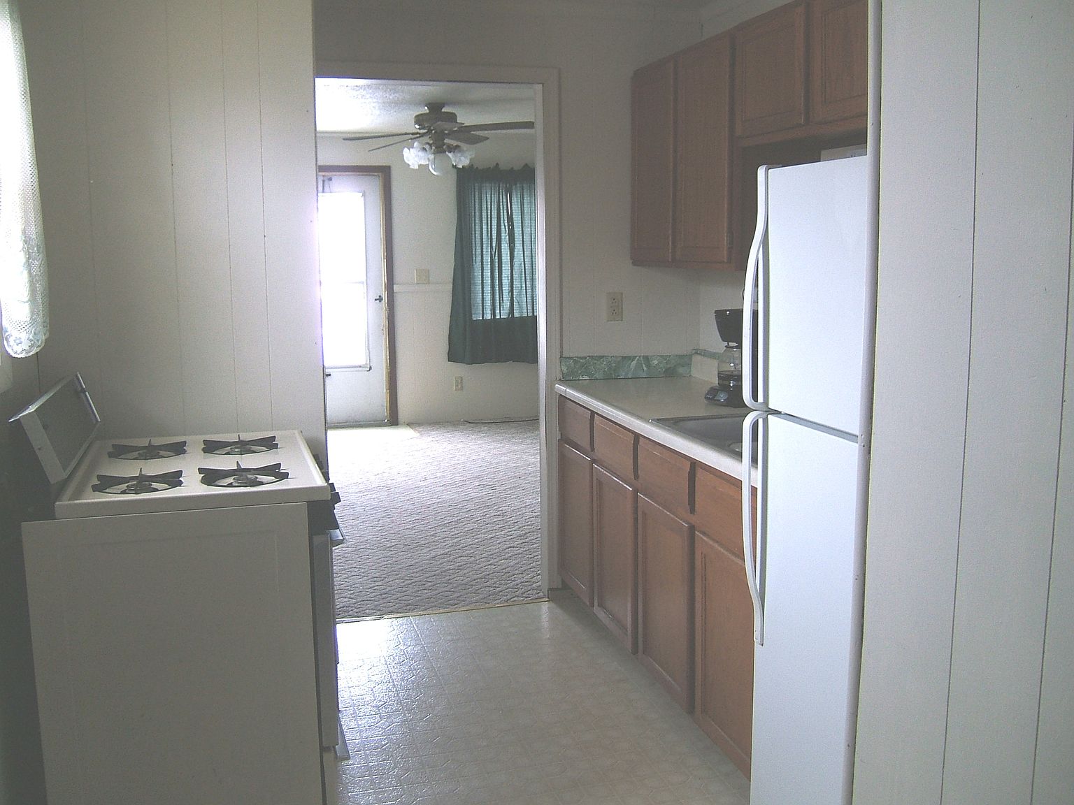 906 W 3rd St APT A photo 7