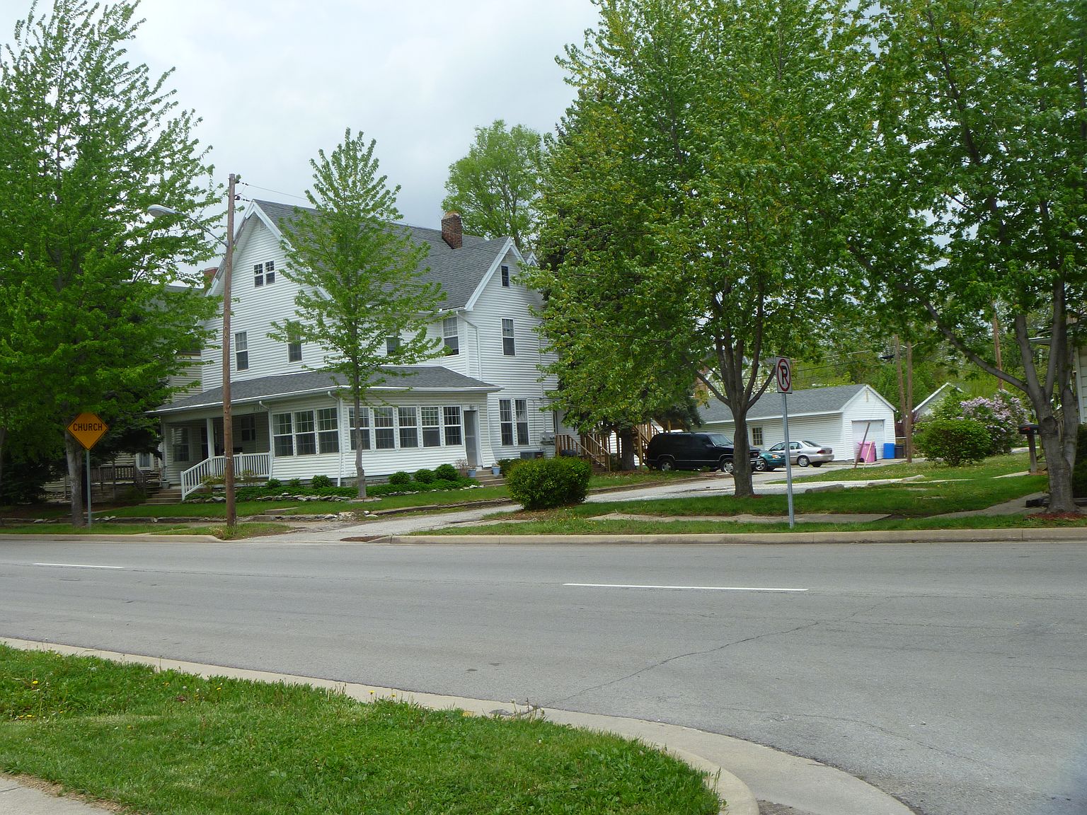 916 W 3rd St APT A photo 3