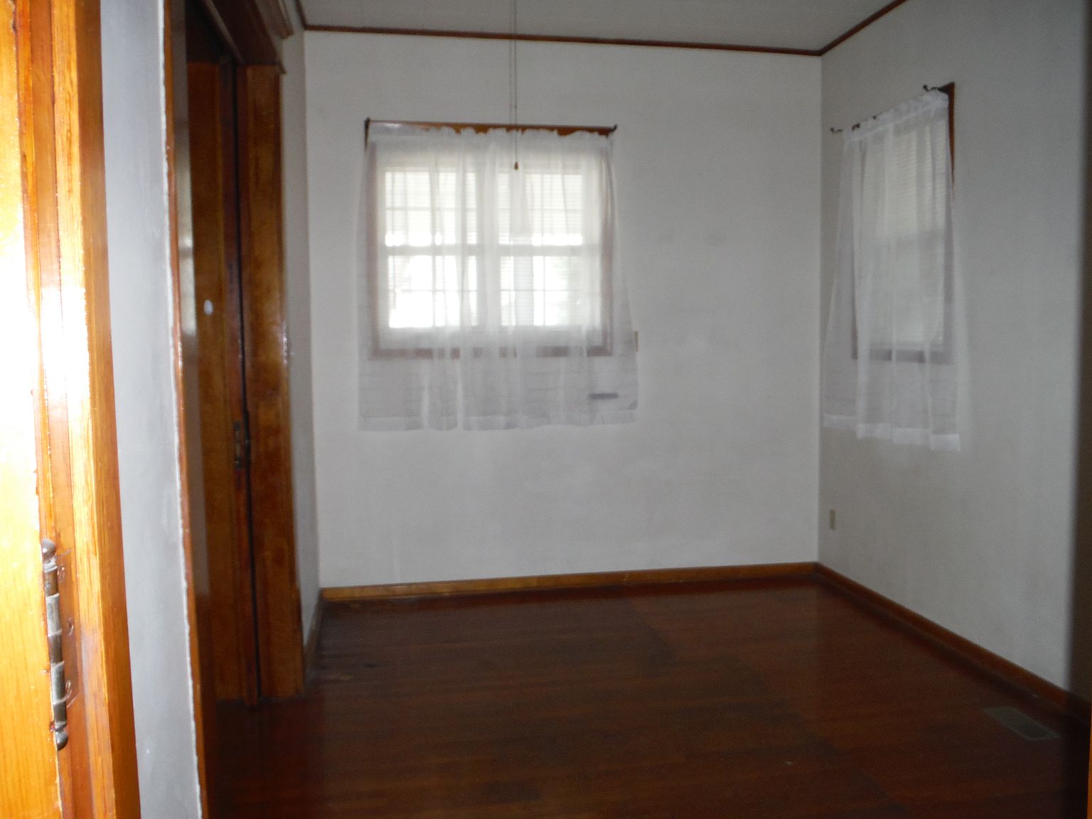 916 W 3rd St APT A photo 5