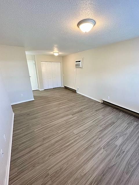 1217 W 10th St photo 7