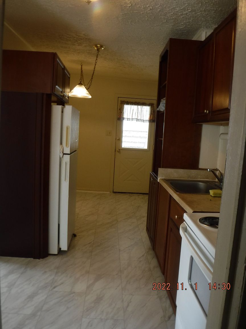 116 S G St APT B photo 4