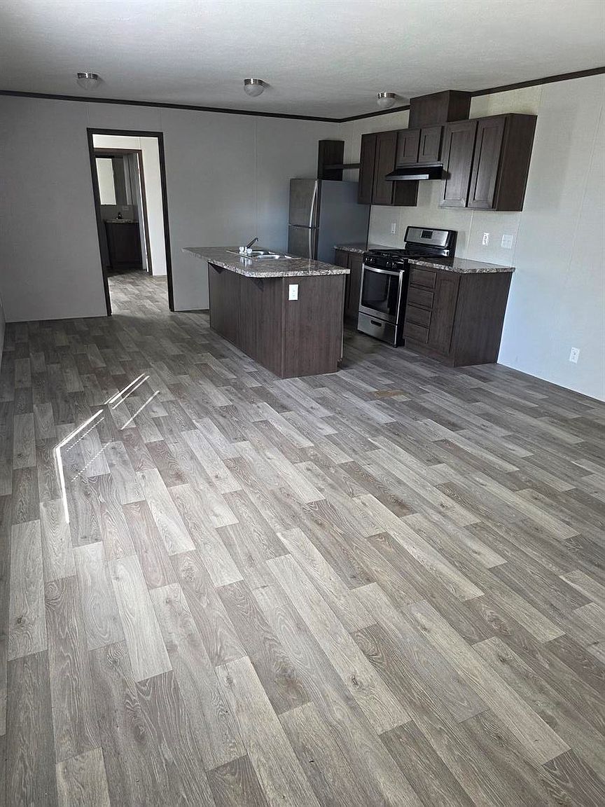 1200 S Hendricks Ave Trailer 18