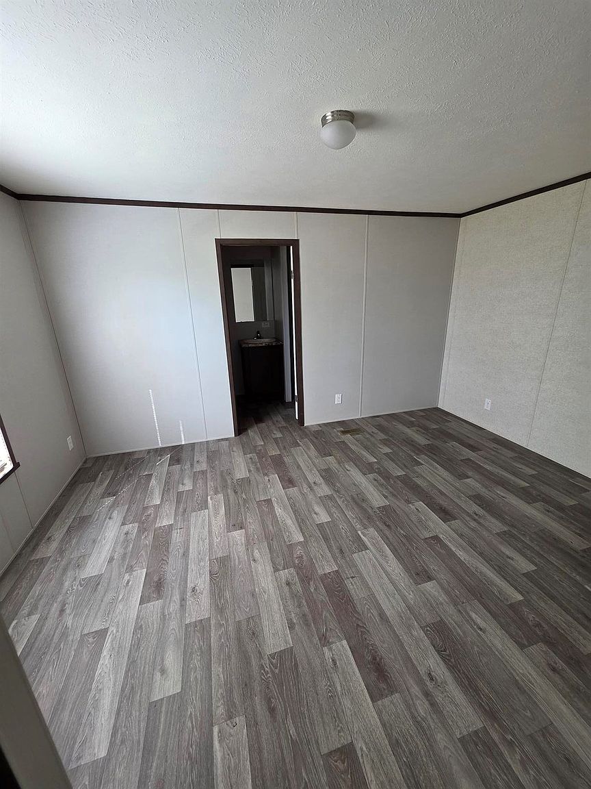 1200 S Hendricks Ave Trailer 18 photo 6