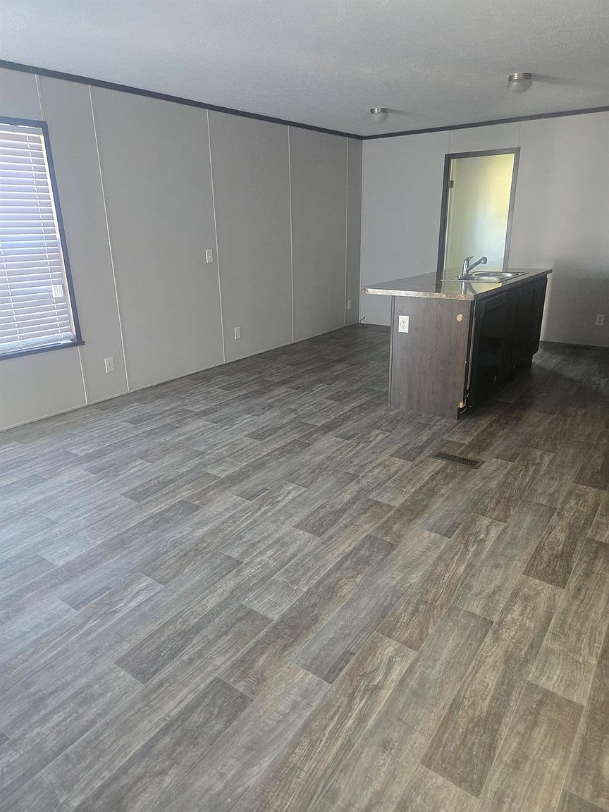 1200 S Hendricks Ave Trailer 18 photo 8