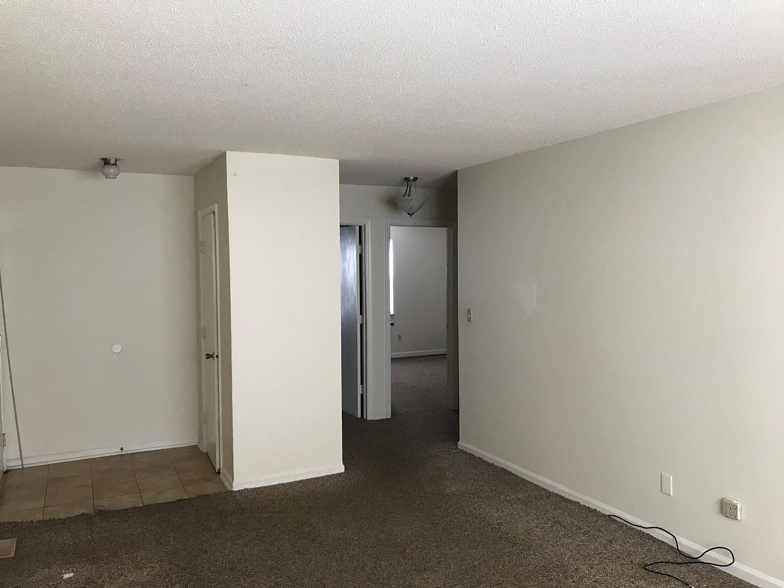 430 Lark Ct APT B photo 4